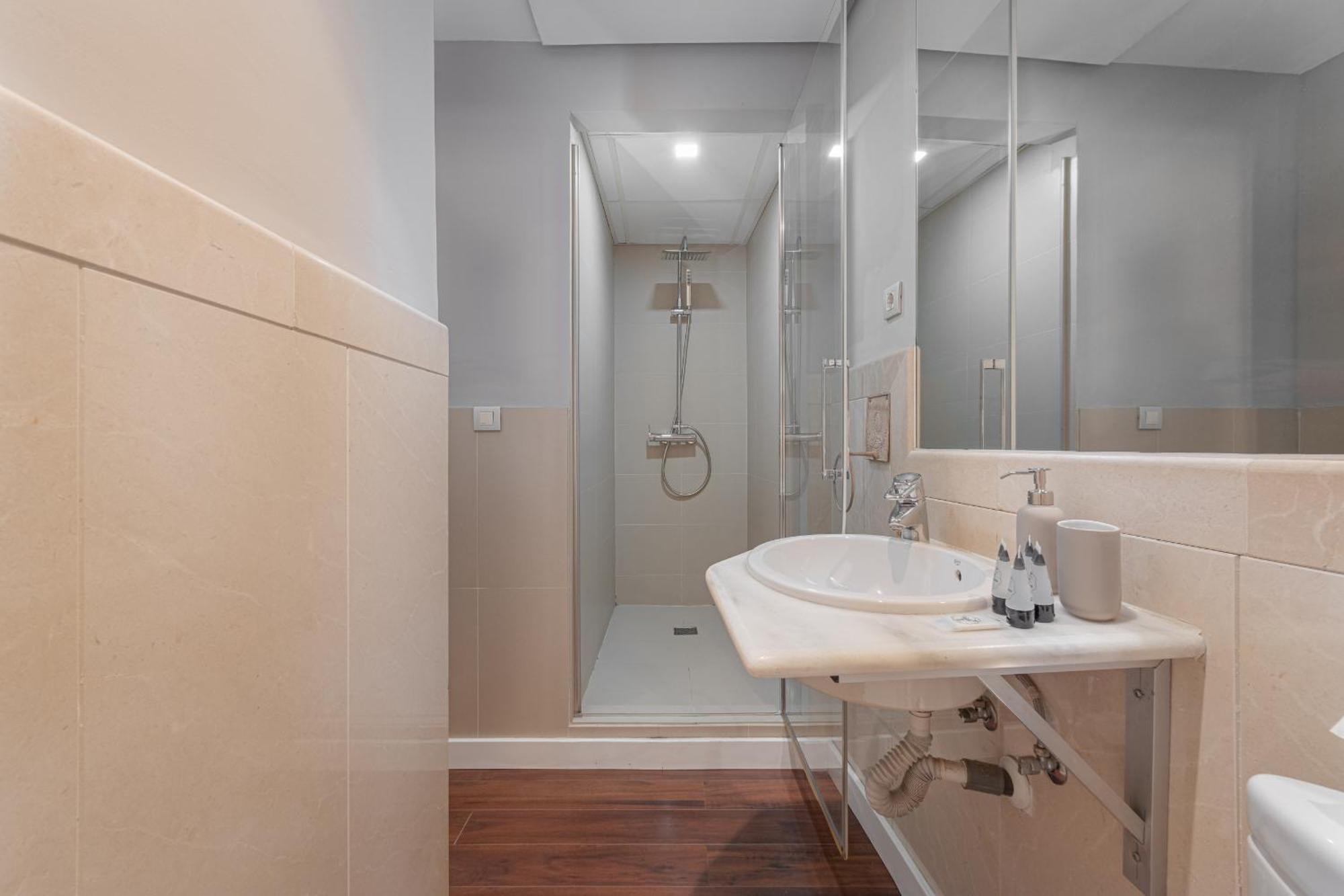 C31 Deluxe Apartment Into Cathedral Square Malaga Exterior photo